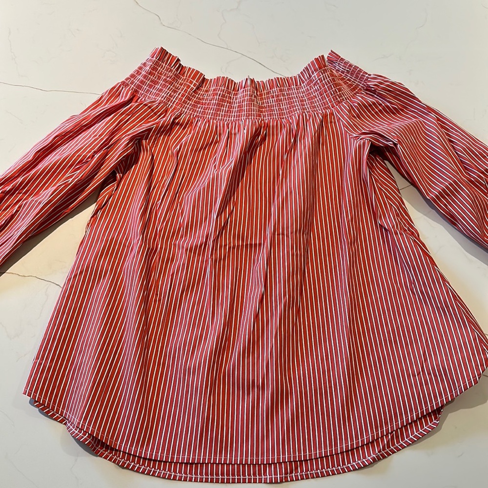 Chicos off the shoulder- size 2 in Chico sizing